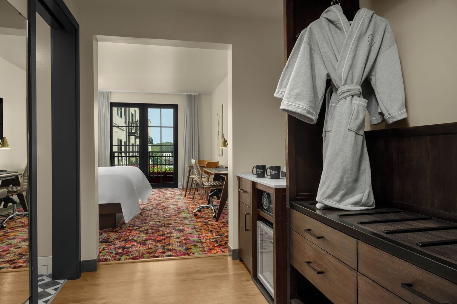 deluxe room, 1 king bed (deluxe king) | egyptian cotton sheets, premium bedding, pillow-top beds, in-room safe