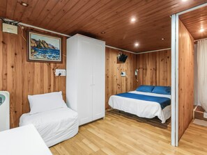 5 quartos, ferros/tábuas de passar roupa, Wi-Fi, roupa de cama