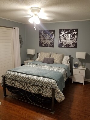 3 slaapkamers, een strijkplank/strijkijzer, reisbedje, wifi