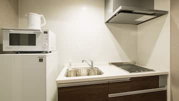 Superior Room, Non Smoking (B) | Private kitchen