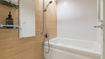 Superior-værelse - ikke-ryger (A) | Badeværelse | Separat badekar og bruser, gratis toiletartikler, hårtørrer, hjemmesko