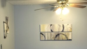 Private kitchen - Kristies Rental & Suites (Laurel)