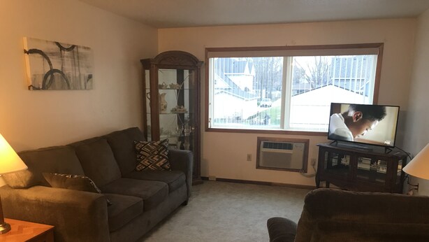 Living area - Kristies Rental & Suites (Laurel)