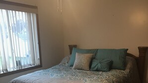 1 bedroom, free WiFi, individually decorated, individually furnished - Kristies Rental & Suites (Laurel)