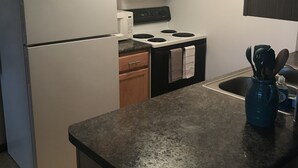 Private kitchen - Kristies Rental & Suites (Laurel)