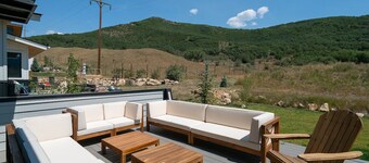 Sunlight Mt. Lodge, single family home, hot tub and views galore!!