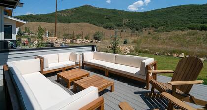 Sunlight Mt. Lodge, single family home, hot tub and views galore!!