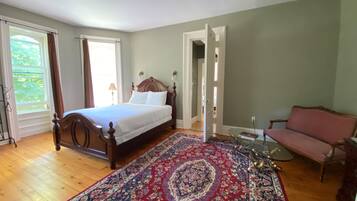 5 bedrooms, iron/ironing board, free WiFi, bed sheets