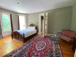 5 bedrooms, iron/ironing board, free WiFi, bed sheets