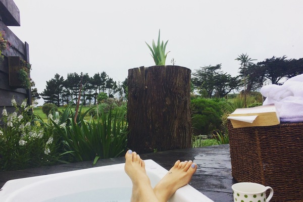 Outdoor spa tub