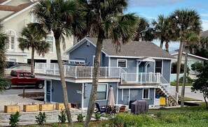 Exterior - Atlantic Shores Getaway steps to the beach pet friendly, close to Mayo (Jacksonville Beach)