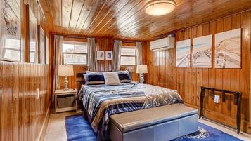 3 quartos, escrivaninha, ferros/tábuas de passar roupa