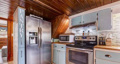 Atlantic Shores Getaway steps to the beach pet friendly, close to Mayo