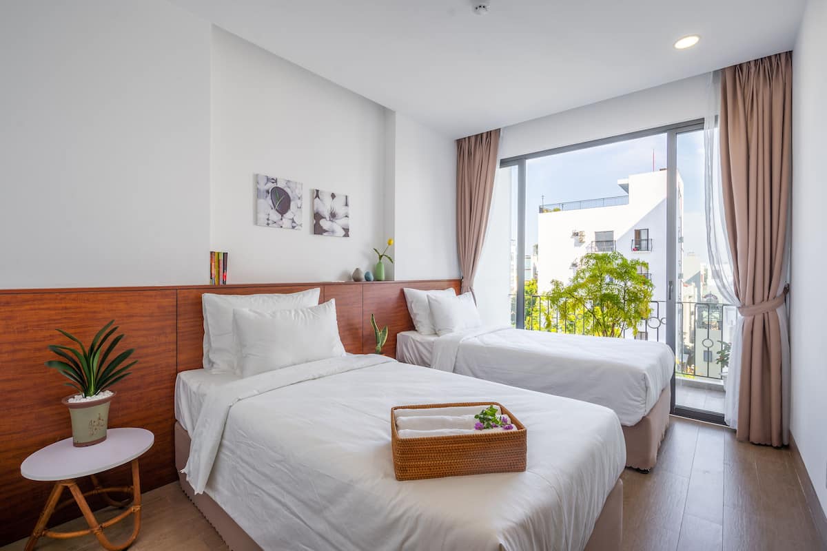 Suite Twin | 1 bedroom, in-room safe, desk, free WiFi