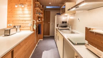 KĂŒhlschrank, Mikrowelle, Ofen, Herdplatte