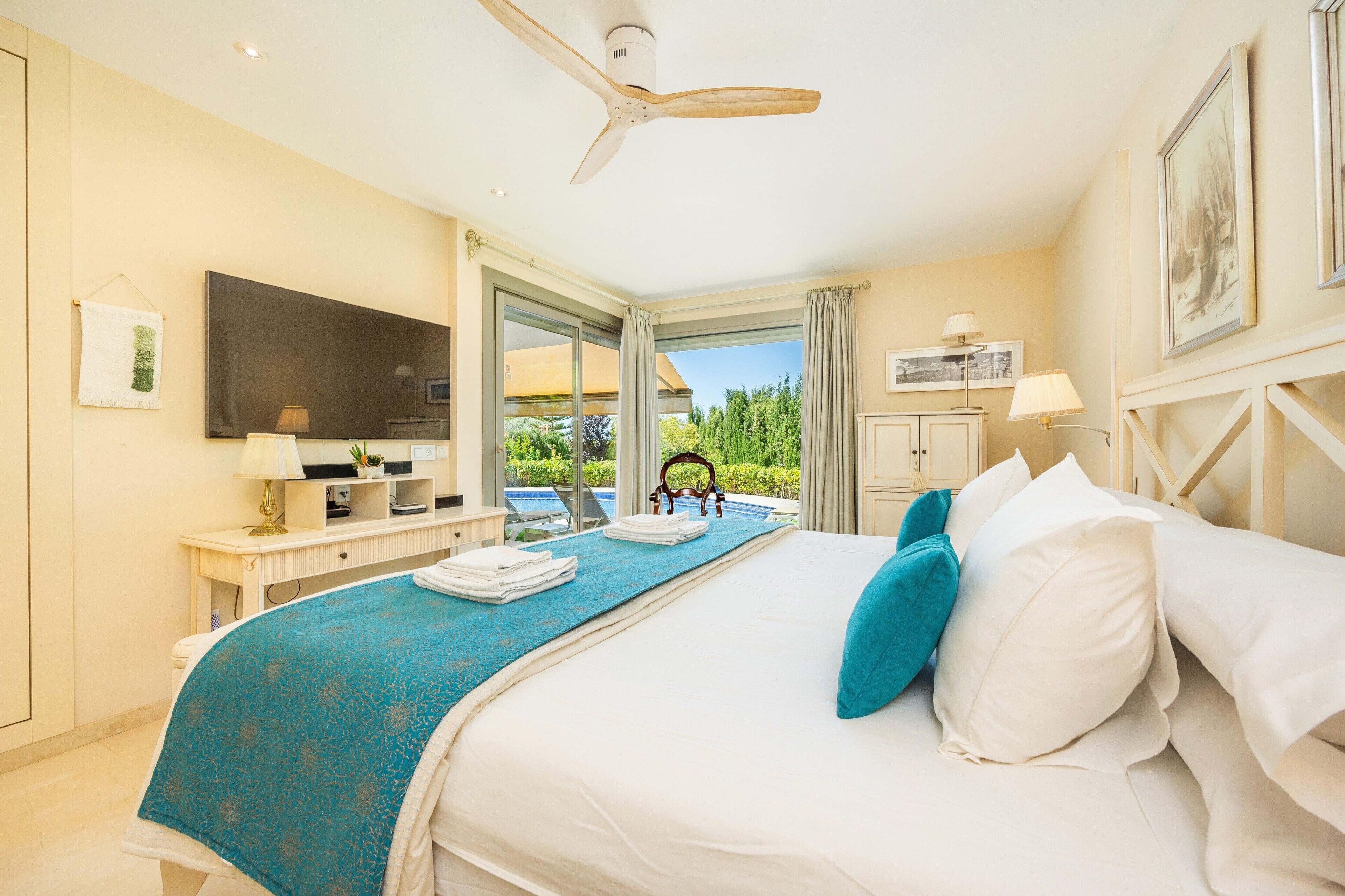 4 slaapkamers, een strijkplank/strijkijzer, gratis wifi, beddengoed