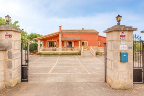 Exterior - Villa Sa Tanca with Sea & Mountain Views, Wi-Fi, Pool & Garden (Pórtol)