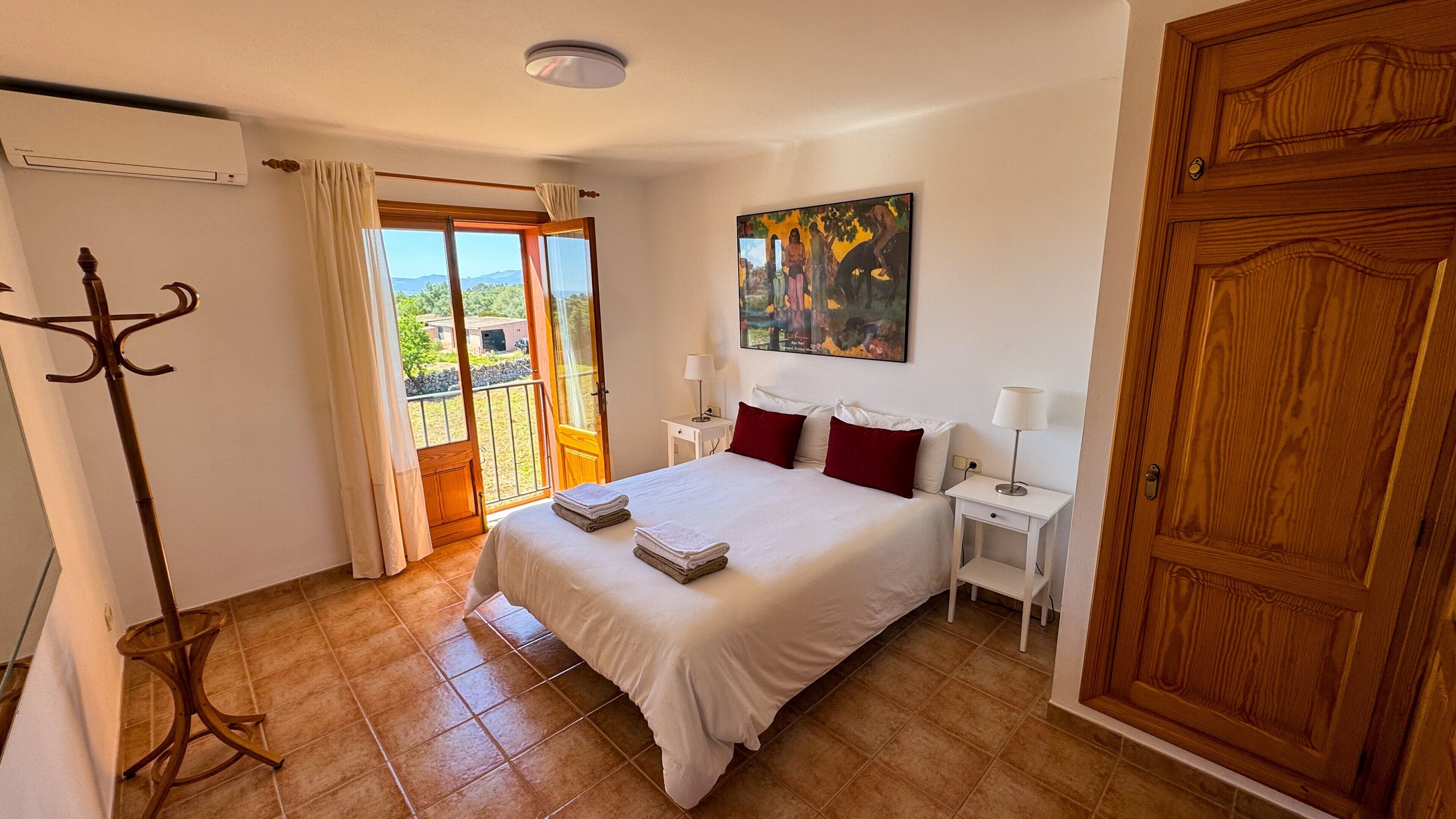 3 dormitorios, tabla de planchar con plancha, wifi gratis y ropa de cama
