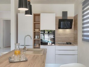 Kühlschrank, Mikrowelle, Ofen, Geschirrspüler