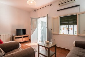 Living area - Rustic Holiday Apartment "Casa La Costanilla A" with Rooftop Terrace (Vejer de la Frontera)