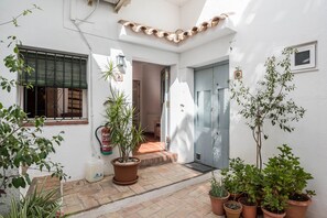 Exterior detail - Rustic Holiday Apartment "Casa La Costanilla A" with Rooftop Terrace (Vejer de la Frontera)