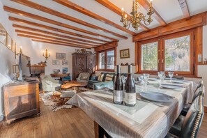 Dining - Chalet Ecureuil, Le Tour (Argentière), France (Le Tour (Argentière))
