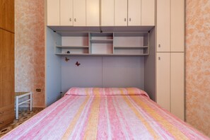 4 habitaciones, tabla de planchar con plancha y wifi gratis 