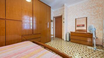4 Schlafzimmer, Bügeleisen/Bügelbrett, kostenloses WLAN, Bettwäsche