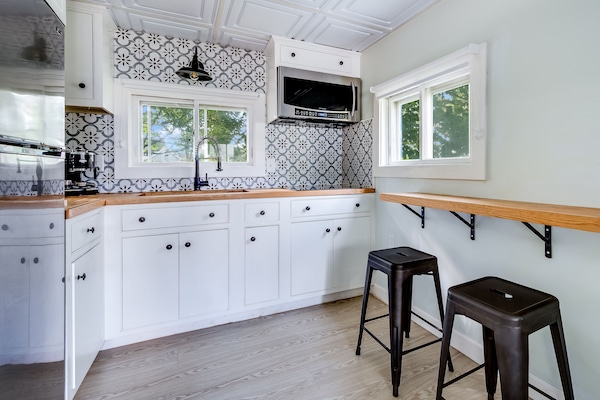 KĂŒhlschrank, Mikrowelle, Ofen, Herdplatte