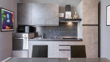 Refrigerador, microondas, horno y parrilla de estufa