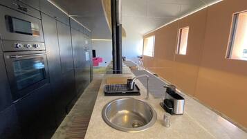 KĂŒhlschrank, Mikrowelle, Ofen, Herdplatte