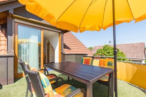 تناول الطعام بالخارج