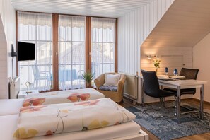 1 bedroom, iron/ironing board, free WiFi, bed sheets - Studio Apartment "Baur No. 2" with Wi-Fi and Balcony; Parking Available (Salem)