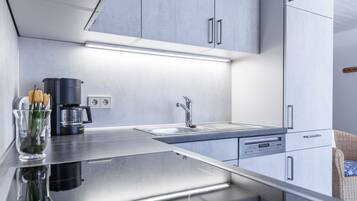 Kühlschrank, Ofen, Herdplatte, Geschirrspüler