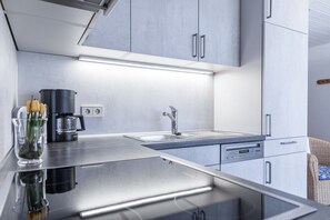 Kühlschrank, Ofen, Herdplatte, Geschirrspüler