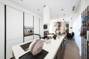 Fridge, oven, dishwasher, coffee/tea maker