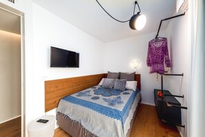4 bedrooms, iron/ironing board, WiFi