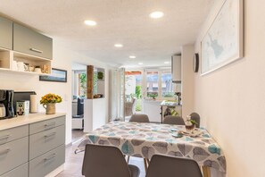 Frigorífic, microones, forn i placa de cuina 