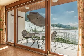Dining - Cosy Vacation Apartment in House Irene with Balcony (Salem)