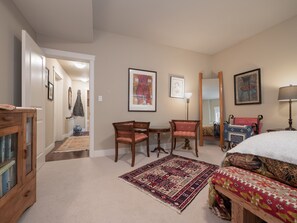 3 slaapkamers, een strijkplank/strijkijzer, wifi, beddengoed