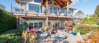 Family-friendly Urban Oasis with Beautiful Garden