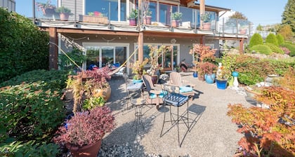 Family-friendly Urban Oasis with Beautiful Garden