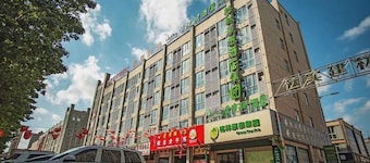 Vatica Jieshou City New Passenger Transport Center Hotel