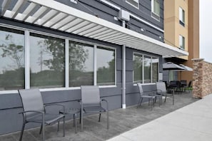 Terrace/patio - Fairfield Inn & Suites Lake Geneva (Lake Geneva)