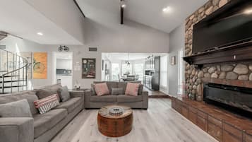 Smart TV, fireplace