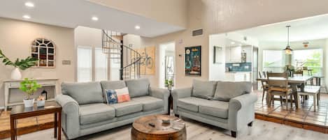 Smart TV, fireplace