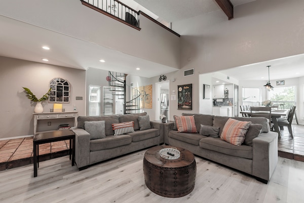 Una Smart TV, una chimenea