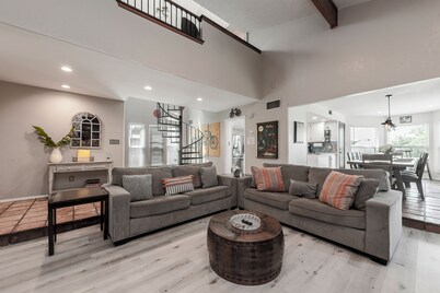 3Kingbeds/Fireplace/Deck/6 Flags/Airport