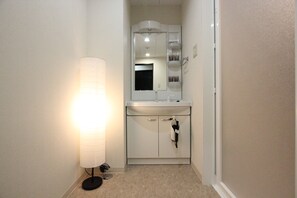 Apartamento (201 for 4 People, Pet OK) | Banheiro | Banheira e chuveiro separados, produtos de toalete grátis