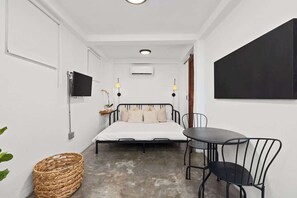 1 habitación, tabla de planchar con plancha, wifi y ropa de cama 